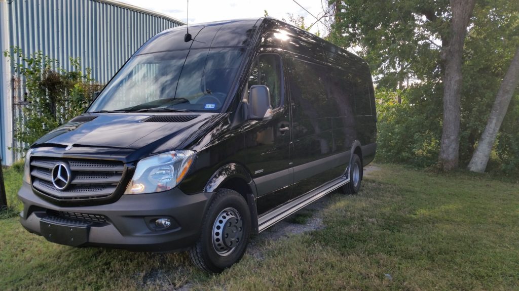 MERCEDES LIMO BUS