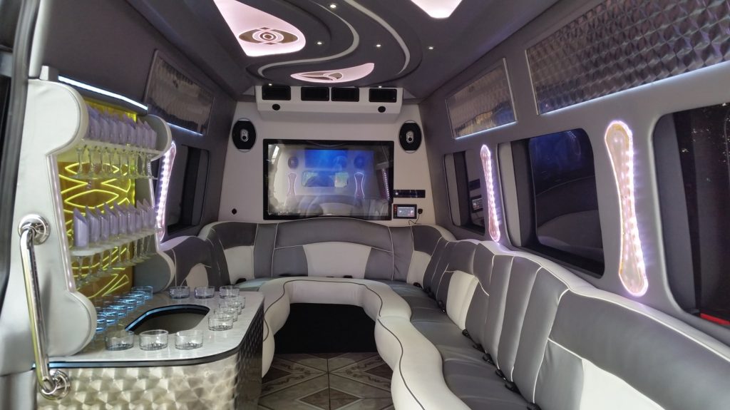 MERCEDES LIMO BUS