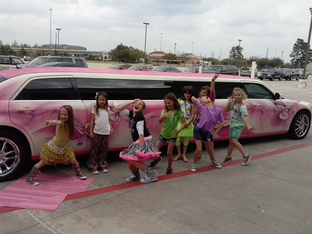 Pink limo sooo Niiice!!!