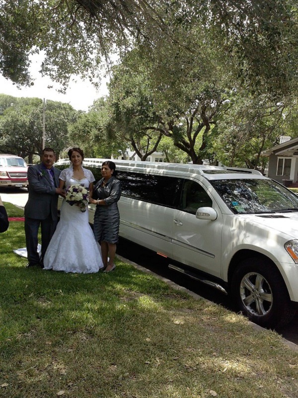 MERCEDES LIMO FOR WEDDING