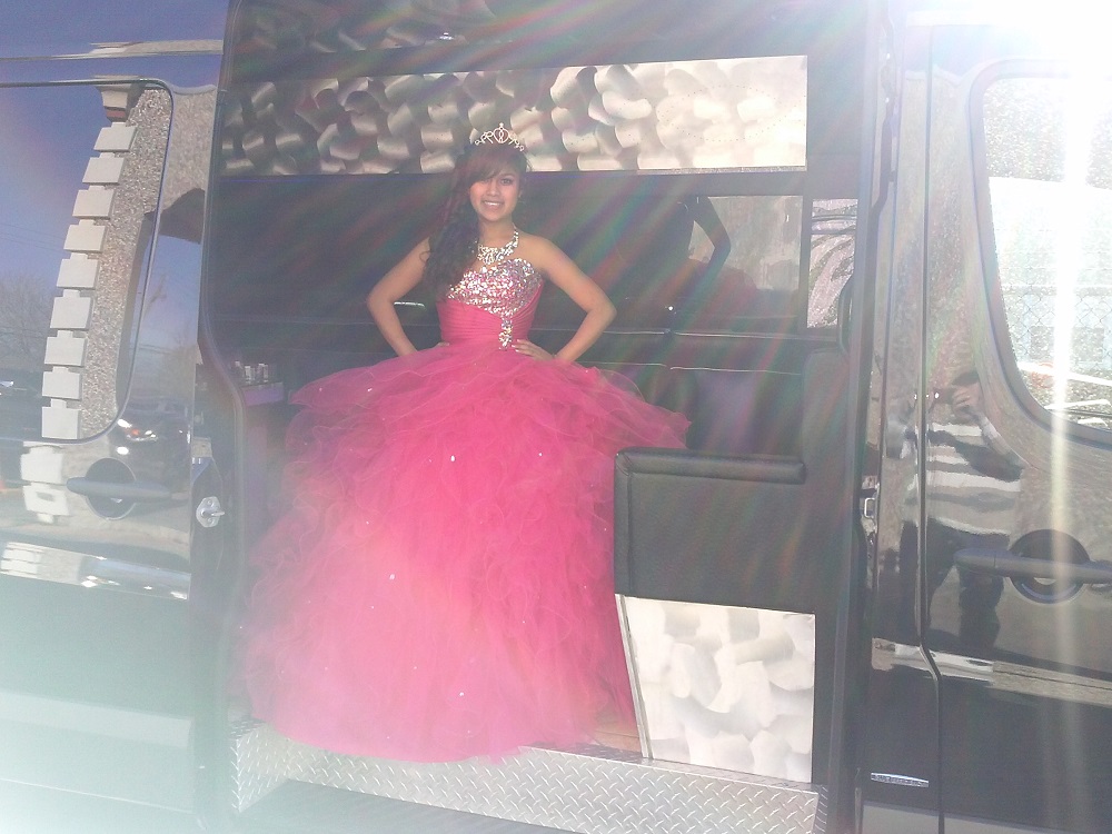 QUINCEANERAS IN THE PARTY BUS (3)