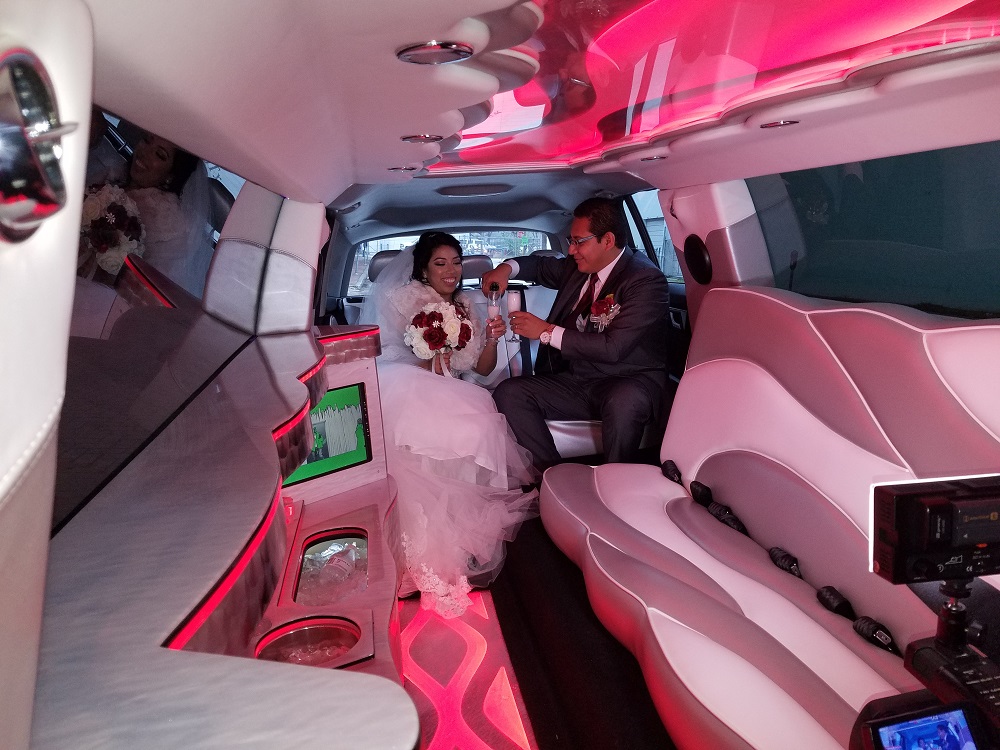 COLOR CHANGING FLOOR AND CEILING INSIDE OF THE LIMO. GIVE YOU THE BEST OPPORTUNITIES FOR PICTURES